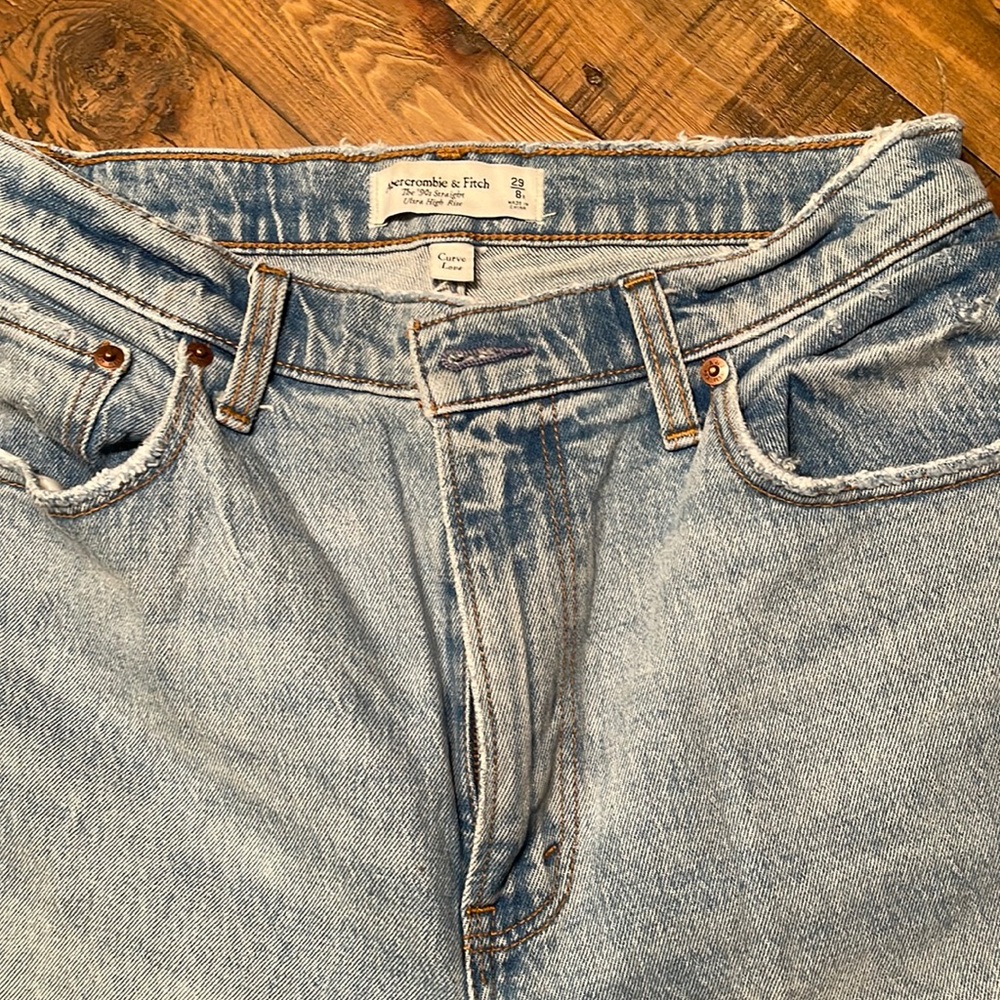 Abercrombie 90s Straight Ultra High Rise jeans 29